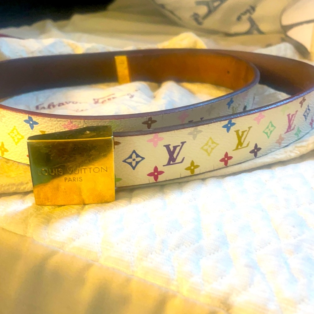 Louis Vuitton multicolored LV belt medium size leather, adjustable.